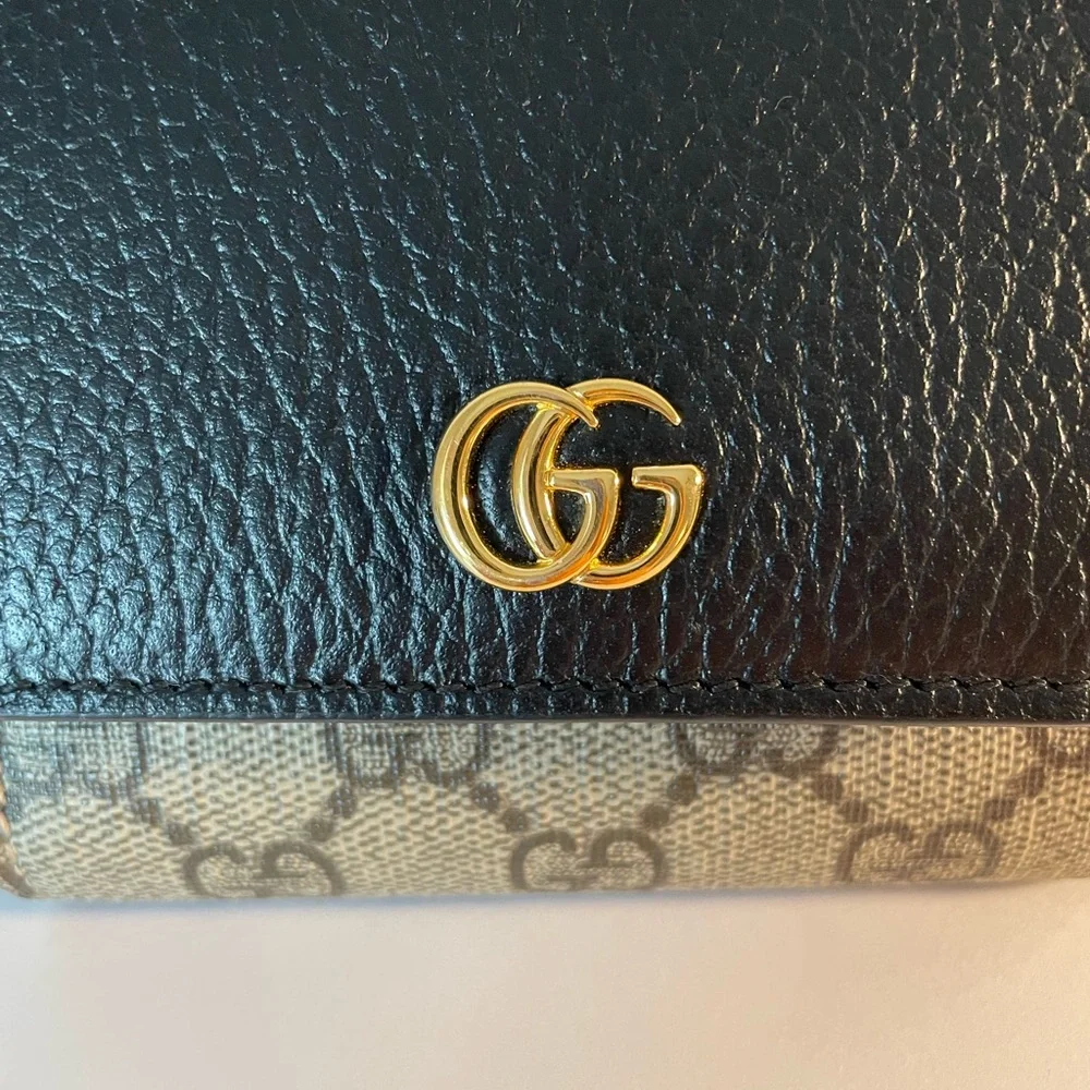 Authentic Gucci Wallet - Picture 2 of 8